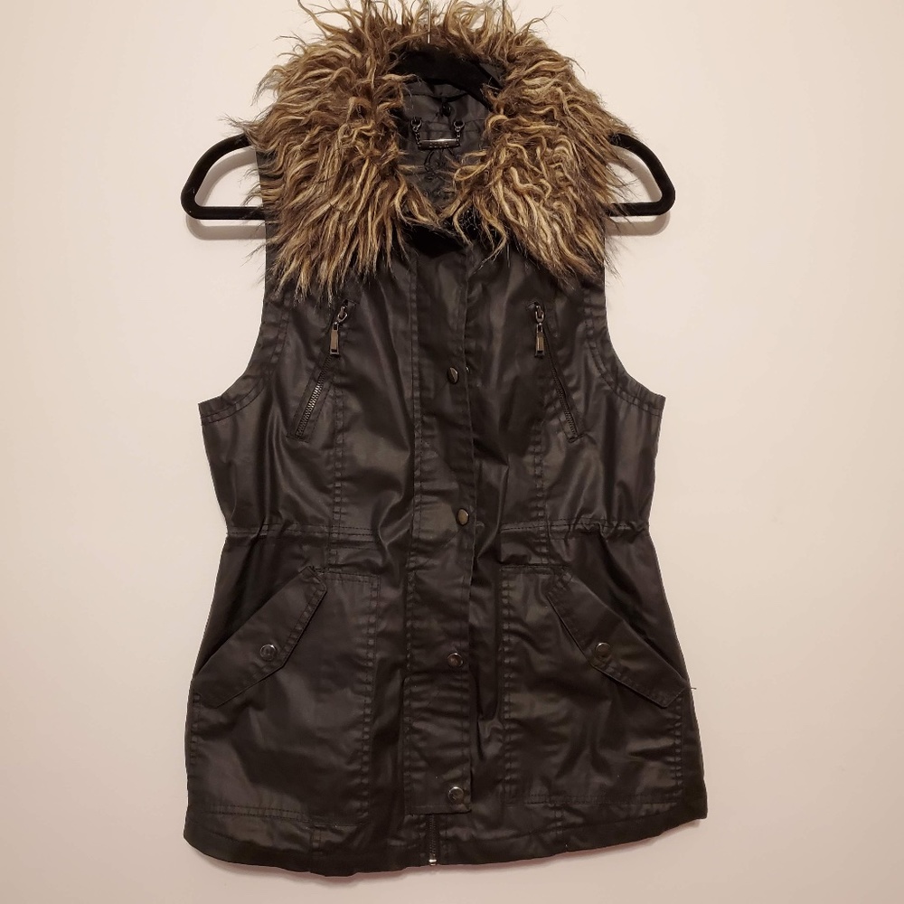 Faux fur collar black faux leather vest jacket ODYN button down